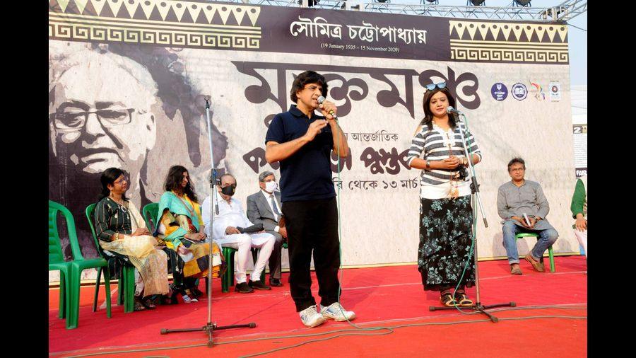 Pandit Mallar Ghosh and his wife at Mukta Mancha