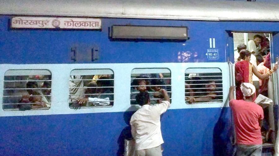 Gorakhpur-Calcutta Express has been cancelled too