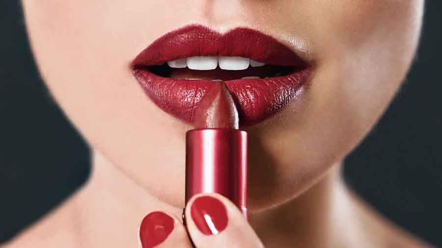 beauty  Cupid's bows forever : Two London-based doctors claim to have  perfected the art of shaping Cupid's bow lips - Telegraph India