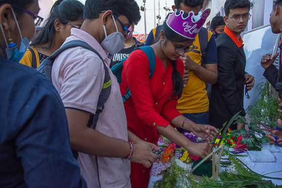 Students took part in flower arrangement sessions. 