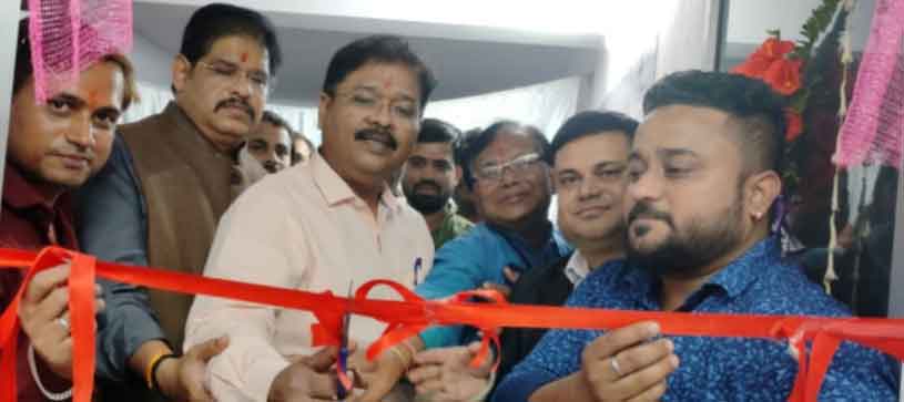  ADC, Seraikela-Kharsawan, Subodh Kumar inaugurating the Chhau training centre 
