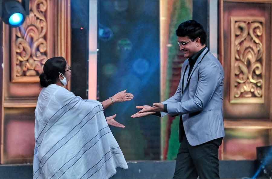 Bengal chief minister Mamata Banerjee shares the stage with BCCI president Sourav Ganguly at the Tele Academy Awards ceremony on Thursday at Netaji Indoor Stadium. Ganguly received an award for his popular television quiz show 'Dadagiri' 