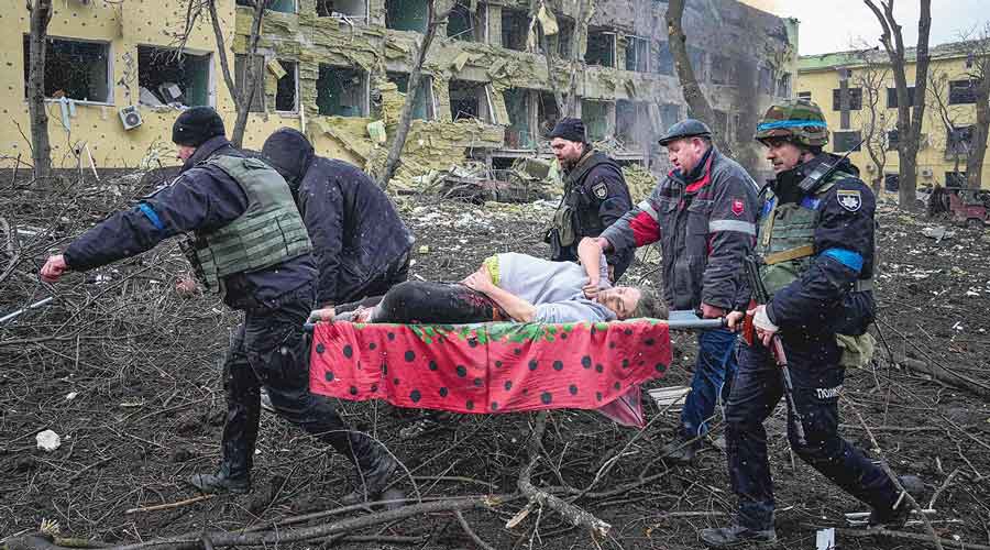 An injured and pregnant woman being carried from a maternity hospital that was damaged by shelling in Mariupol, Ukraine, on Wednesday. 