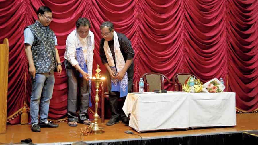 Bratya Basu lights the inaugural lamp at Rabindra Tirtha with Natya Academy chairman Debshankar Halder as Hidco managing director Debasish Sen looks on