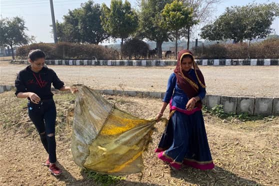 To further understand the lives of the Rabari people, the students helped them out in their daily chores.