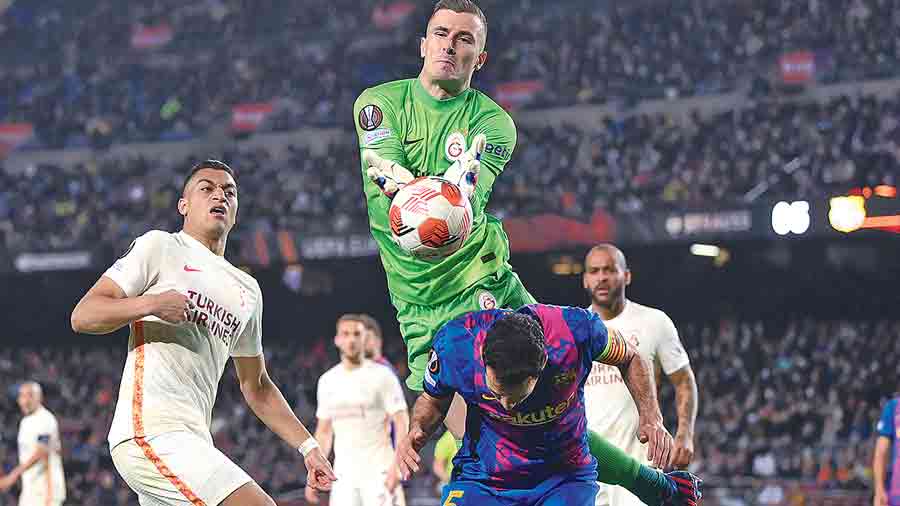 Galatasaray goalkeeper Inaki Pena in action on Thursday