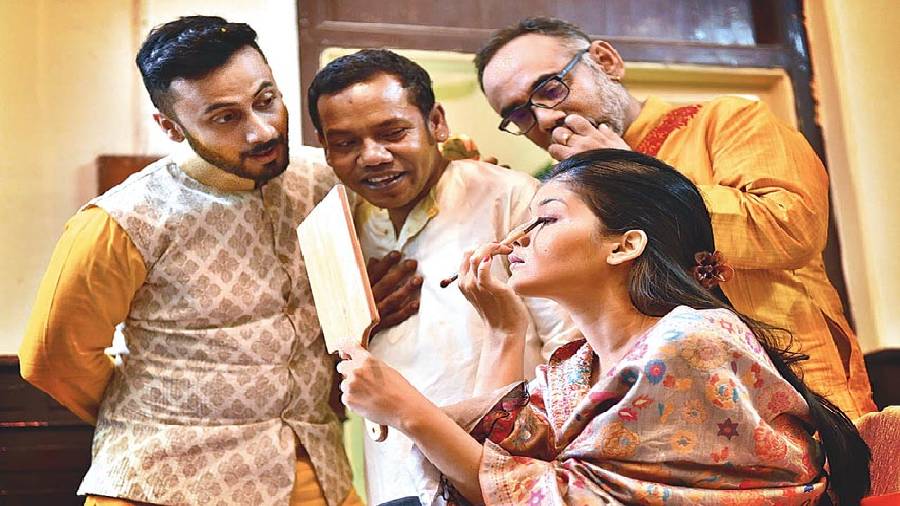 Roja did her own wedding make-up even as the beauty stalwarts — (L to R) Abhijith Chanda, Nabin Das and Aniruddha Chakladar, looked on.