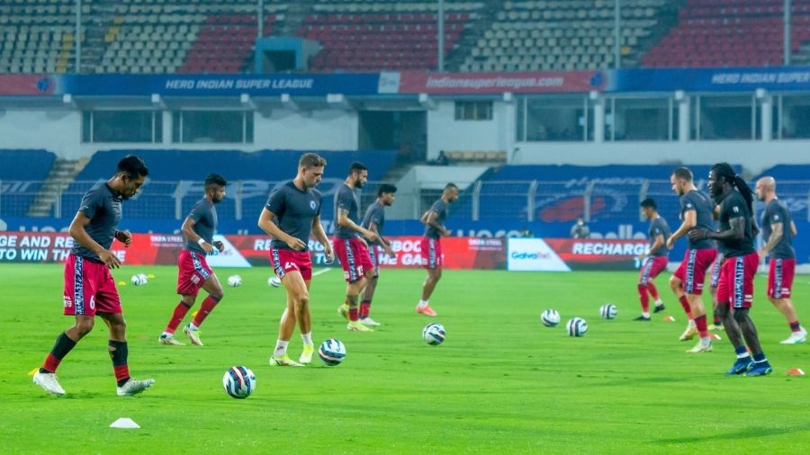 ISL  East Bengal feel home pain and fan pangs as ISL opener against  Jamshedpur FC ends in tie - Telegraph India