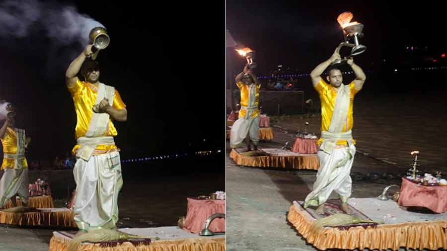 Priests perform the Ganga arati at Howrah