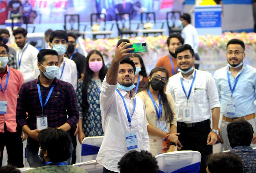Students who returned from the Ukraine at an event organised by the Bengal government at Khudiram Anushilan Kendra  on Wednesday. Chief minister Mamata Banerjee said the state government will seek special permission from the medical commission to help the medical students continue their education in Bengal  