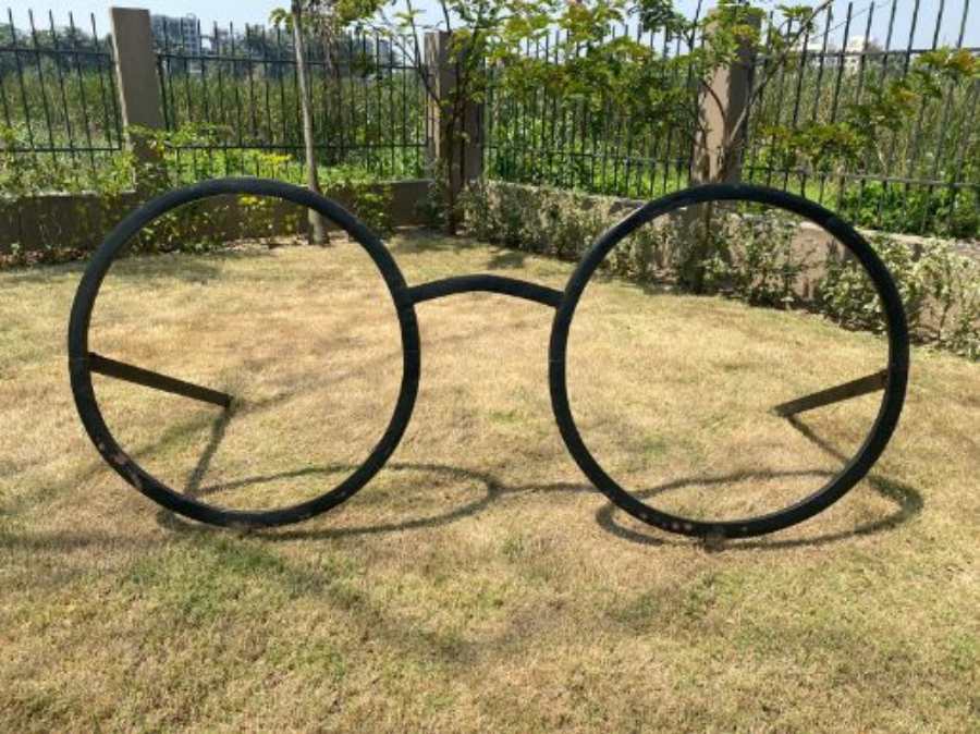 The most iconic part of the park is easily the giant replica of Professor Shonku’s Omniscope. In Ray’s stories, this seemingly standard pair of spectacles tripled up to provide telescope, microscope and X-ray-scope vision