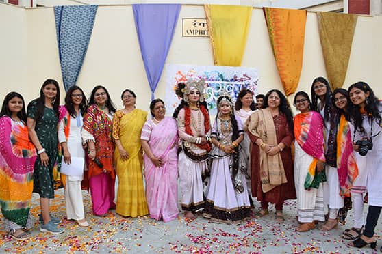Members of the student council, professors and the principal posed with the guest artistes after the celebration. The day ended with refreshments like pakoras, gulab jamun and tea. 
