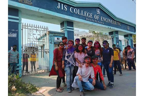 The festival of colours returned to the JIS College of Engineering campus as students soaked in hues of happiness after class. 