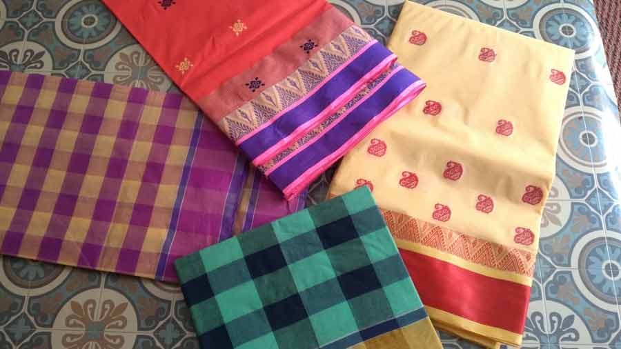 Starched Dhaniakhali saris