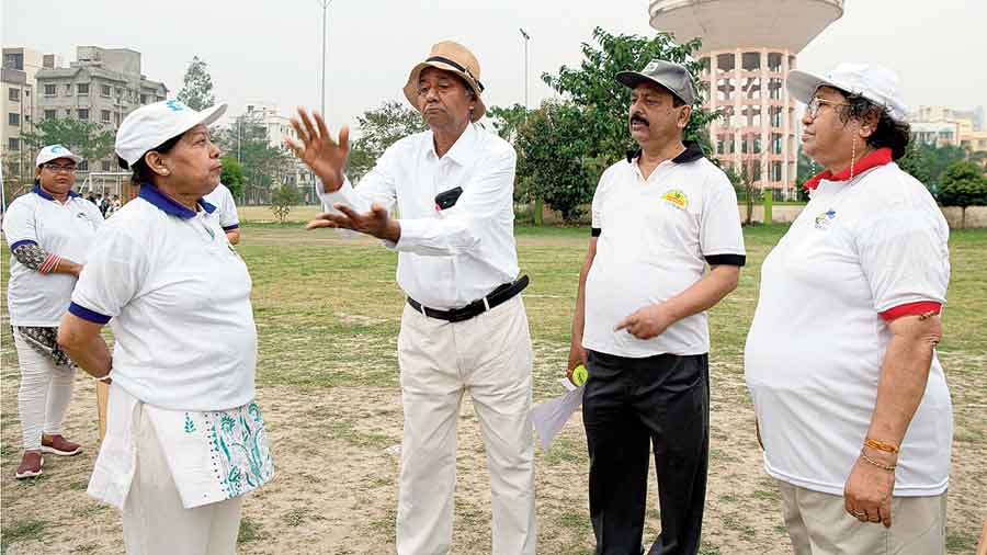The two captains Chandana Ghosh and Gopa Sarkar (right) with the umpires during the toss
