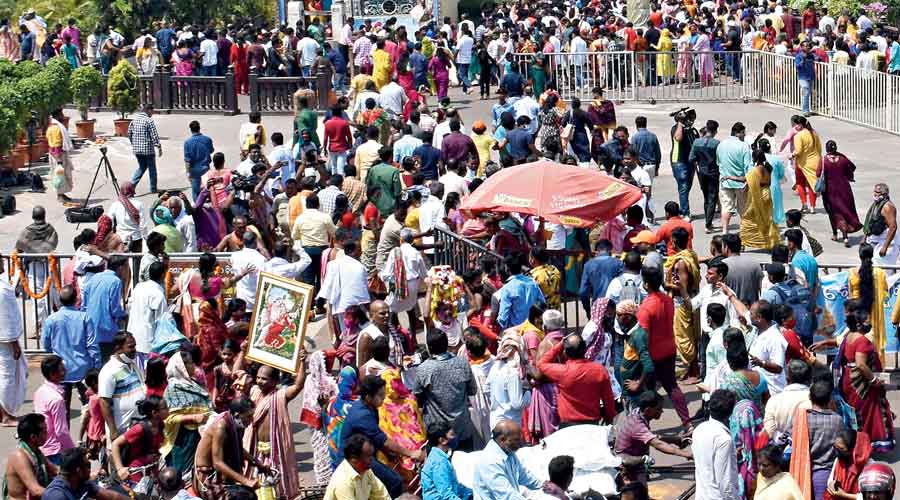 Devotees | Puri: Devotees break security barricade in front of Shree ...