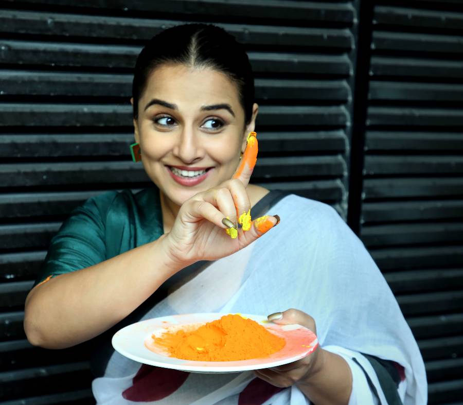 Bollywood actress Vidya Balan celebrates Holi during the promotions of her upcoming film Jalsa, in Mumbai.