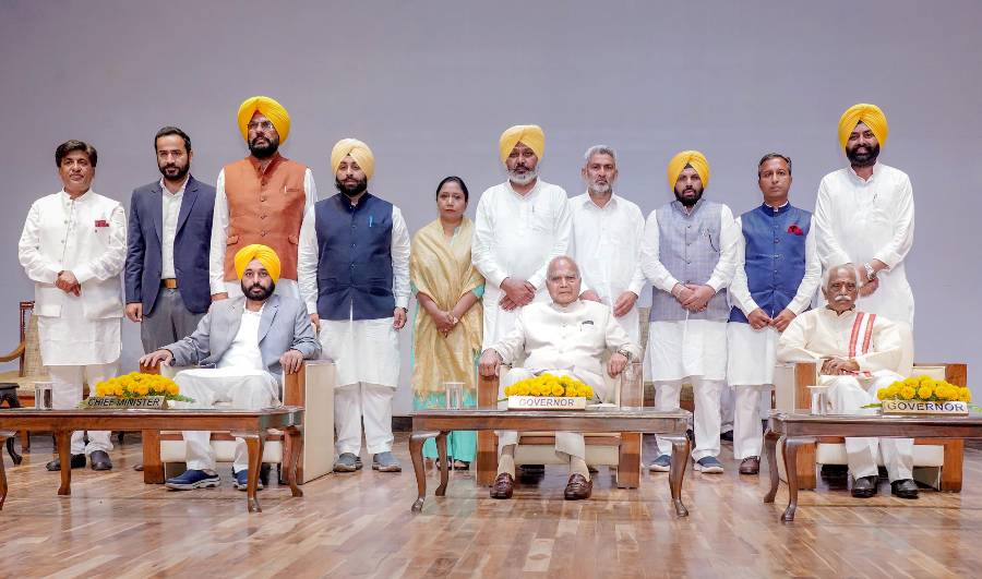 Governor of Punjab Banwarilal Purohit with Punjab CM Bhagwant Mann and the newly sworn-in state Cabinet ministers at Raj Bhawan in Chandigarh.