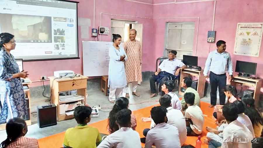 Sunderbans school organises workshop on making films on smartphones