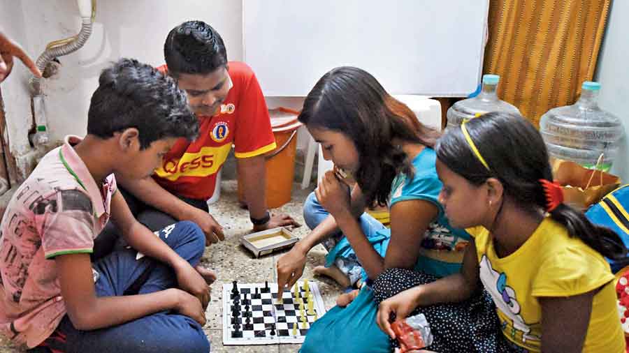 Students play chess at the centre.
