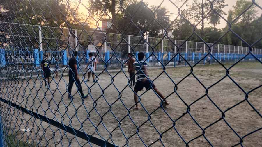 One of the best football grounds in Salt Lake, BH Park tends to host three separate football groups every evening, each one trying to play in their assigned corner and praying that their players don’t crash into each other!