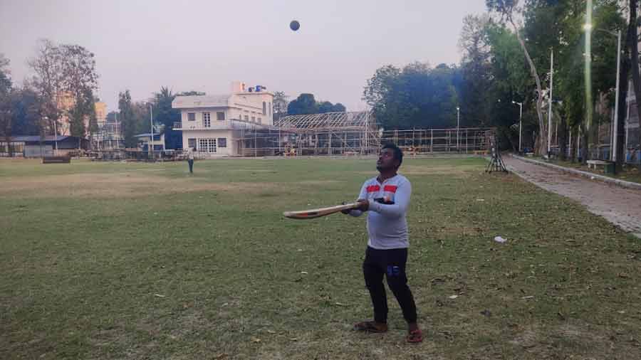 Who says cricket is a team sport? While waiting for his turn to bat, this player decided to practice by himself – before he unwittingly lost the ball and received an earful from his fellow players