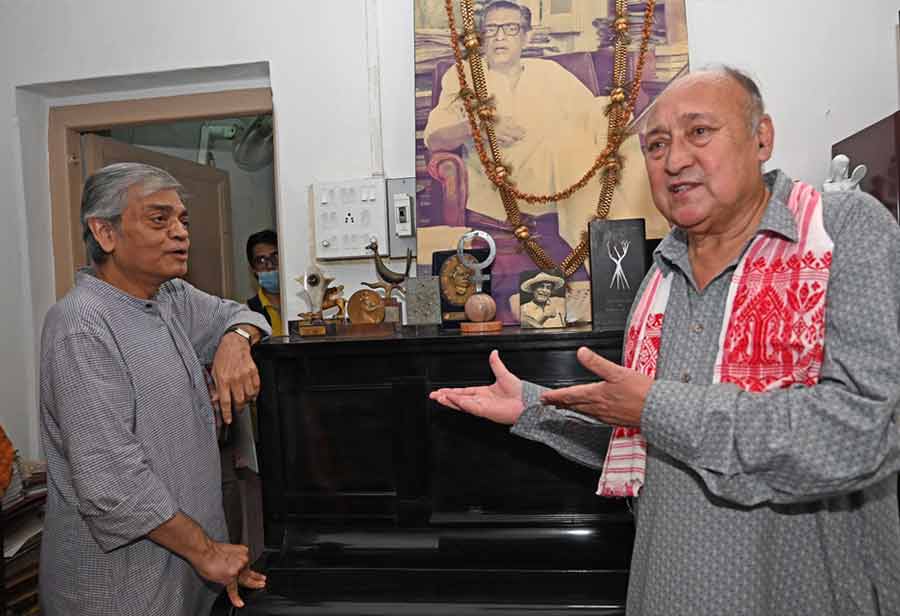 (From left) Director Sandip Ray and actor Victor Banerjee in a candid conversation at Satyajit Ray’s residence on Bishop Lefroy Road in Bhowanipore on Monday. Banerjee was bestowed with the Satyajit Ray Lifetime Achievement Award at a private ceremony organised by the West Bengal Film Journalists’ Association on Monday