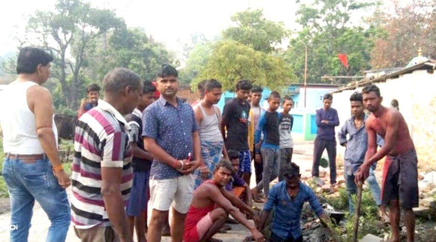 Youths of Maheshpur Colliery of BCCL area in Dhanbad repairing the rotting of the supply pipe on Monday.