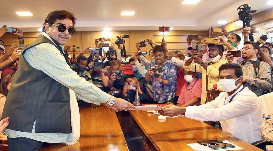 Shatrughan Sinha files nominations on Monday.  