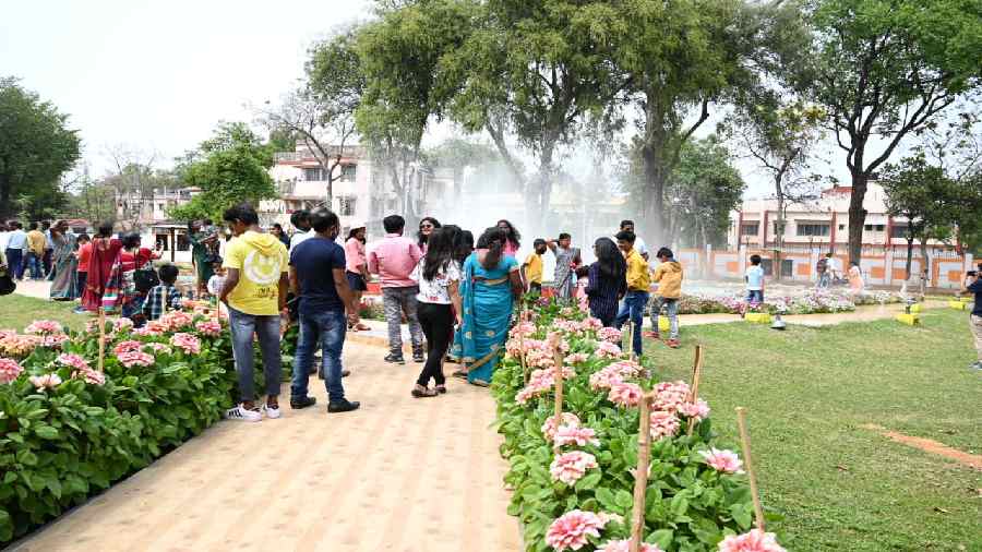 Visitors throng the Raj Bhavan on Monday.
