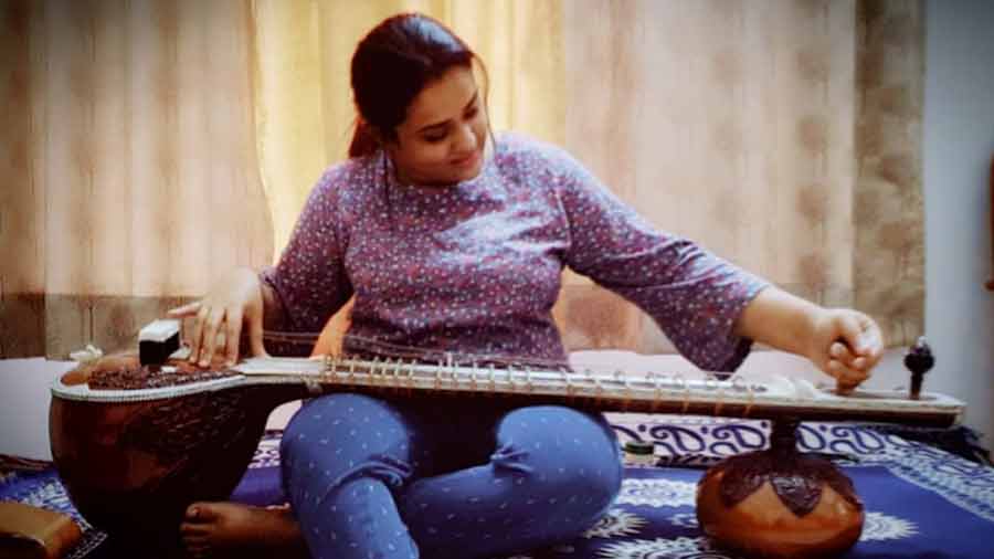 ‘Soulful folk’ and Rabindrasangeet are Mahasweta’s favourite genres of music