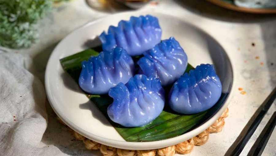 HOUSE OF DIMSUMS: House of Dimsums, a cloud-kitchen run by the mother-daughter duo Muskan Sethi and Sonali Sethi, offers some delightful picks. Their Cream Cheese and Truffle Oil dim sums are wrapped in chic baby blue sheets (made with butterfly pea flower tea leaves) and sport a delicate filling of fresh cream cheese (made in-house), truffle oil, chopped coriander, and shiitake mushrooms. Pair them with zesty chilli oil or ginger garlic soy sauce for a flavour-packed bite. 