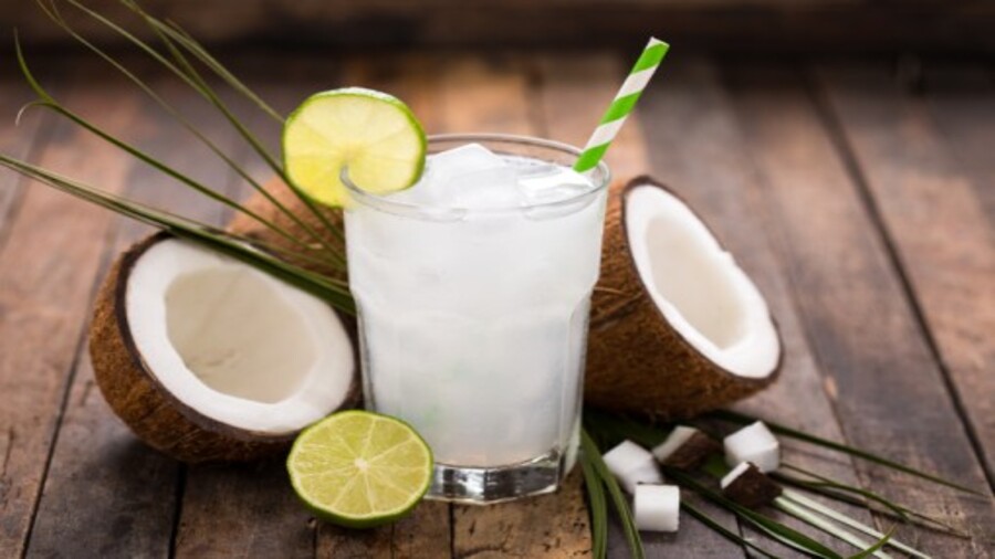 Daab’er Sherbet: You don’t need to schlep over to Paramount to enjoy this delicious and refreshing drink. To make this widely loved number at home, simply pour coconut water in a tall glass, add a pinch of black salt and maybe some tender coconut flesh or coconut malai for the garnish.