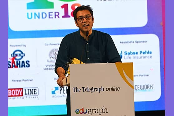 Musician-composer Anupam Roy broke into his hit song Bariye dao from Chalo Paltai at the Edugraph 18 Under 18 Awards at GD Birla Sabhagar on March 22. The Piku singer was one of the nine jury members who picked the 18 achievers after interviewing the top 50 finalists.