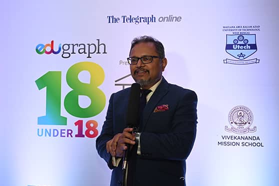 Debanjan Chakrabarti, Director, East and Northeast India, British Council, gave away the Special Mention and Popular Choice awards. 