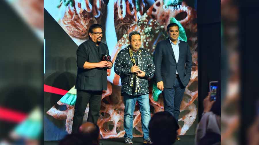 Chef Manish Mehrotra, #1 at the food Oscars flanked by Vir Sanghvi (left) and Sameer Sain, CEO of the Everstone Group 