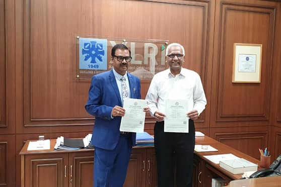 (L to R) CIL director Vinay Ranjan and XLRI director Fr Paul Fernandes during the signing of the MoU.  