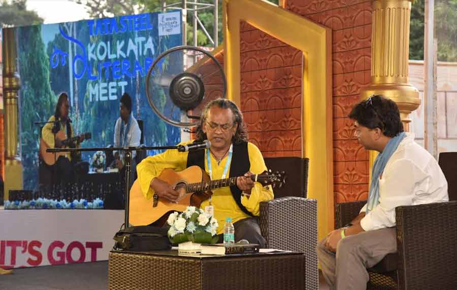 Singer Remo Fernandes charms the audience at the Tata Steel Kolkata Literary Meet on Thursday