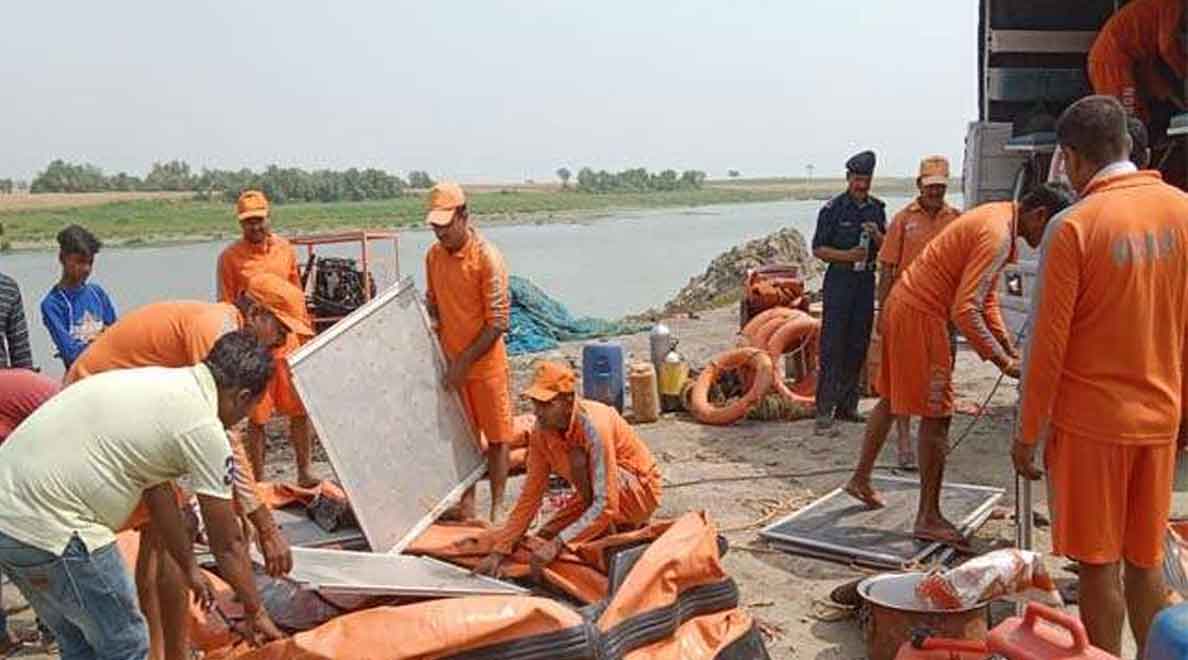NDRF personnel engaged in rescue operation on the banks of Ganga in Sahibganj