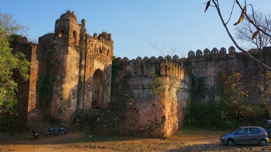 The old fortifications are mostly in ruin, but some surviving architectural features — from grand ramparts and bastions to intricate arabesque designs — showcase their original splendour 