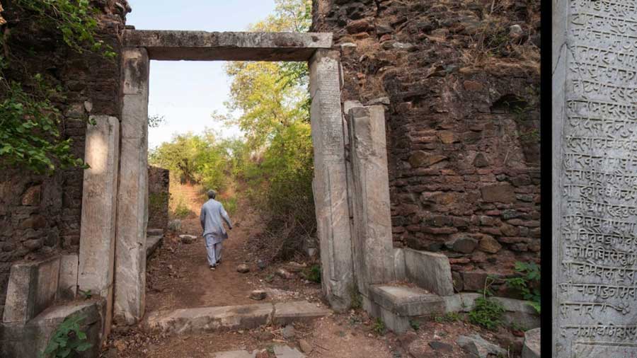 (Left) a gateway framed by stone blocks marks the entrance to the new fort and near the main gate; (right) a Devanagari inscription lists the names of the Chero kings 