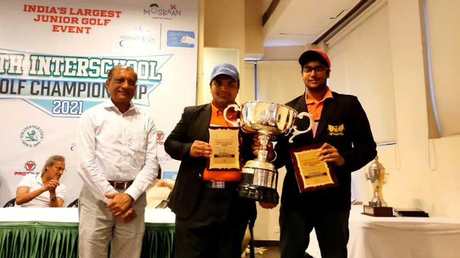 Rakshik Basu and Suveer Kapoor from La Martinere for Boys, who won the Overall Over 13 Years category 