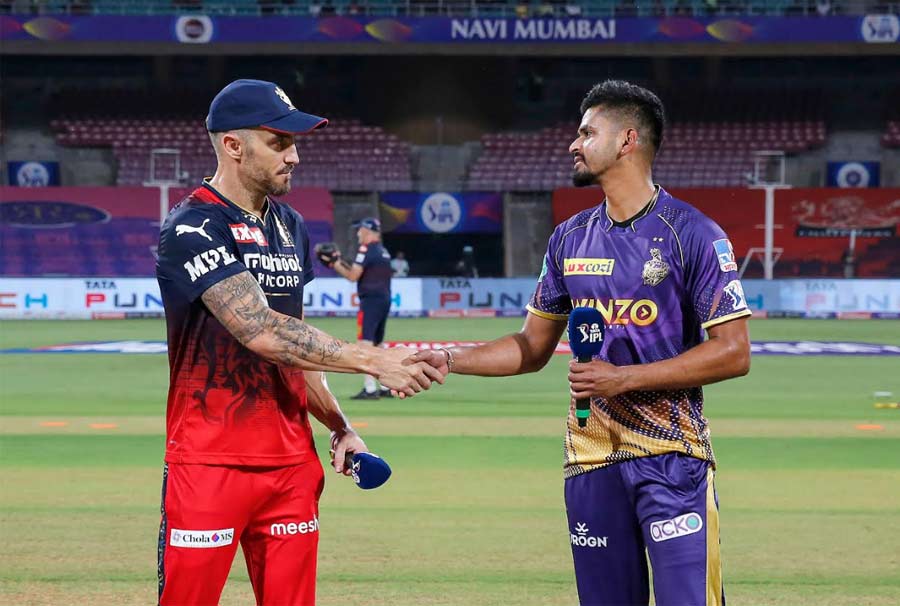 (From left) Royal Challengers Bangalore captain Faf Du Plessis and Kolkata Knight Riders captain Shreyas Iyer shake hands before the match in Mumbai on Wednesday. Bangalore won the toss and chose to bowl first