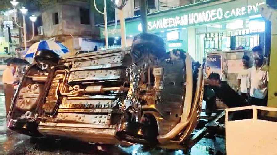 The overturned car on Sarat Bose Road on Saturday evening 
