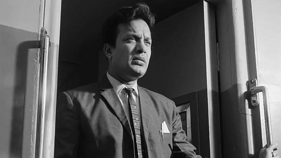 Uttam Kumar in a scene from 'Nayak'