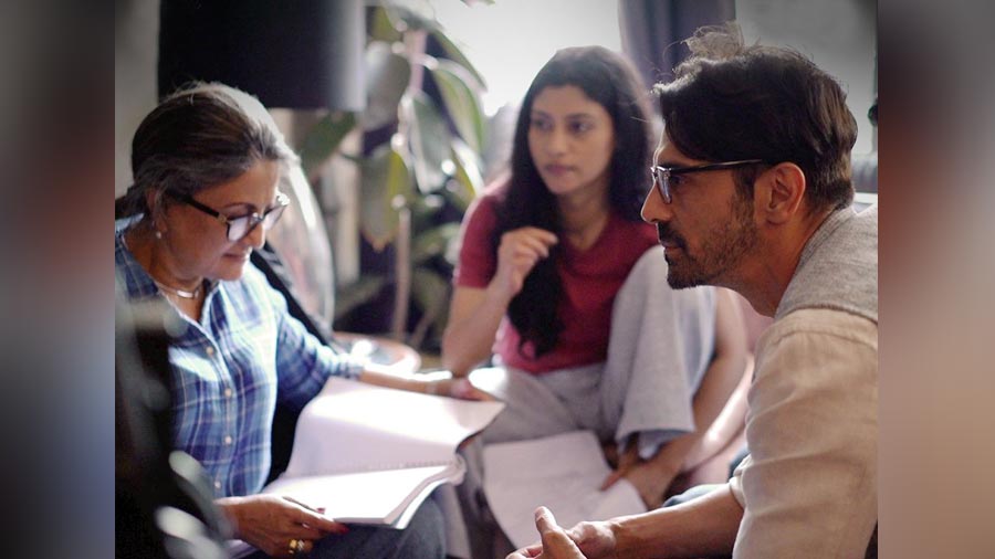 Director Aparna Sen with Konkona Sen Sharma and Arjun Rampal on the sets of ‘The Rapist’