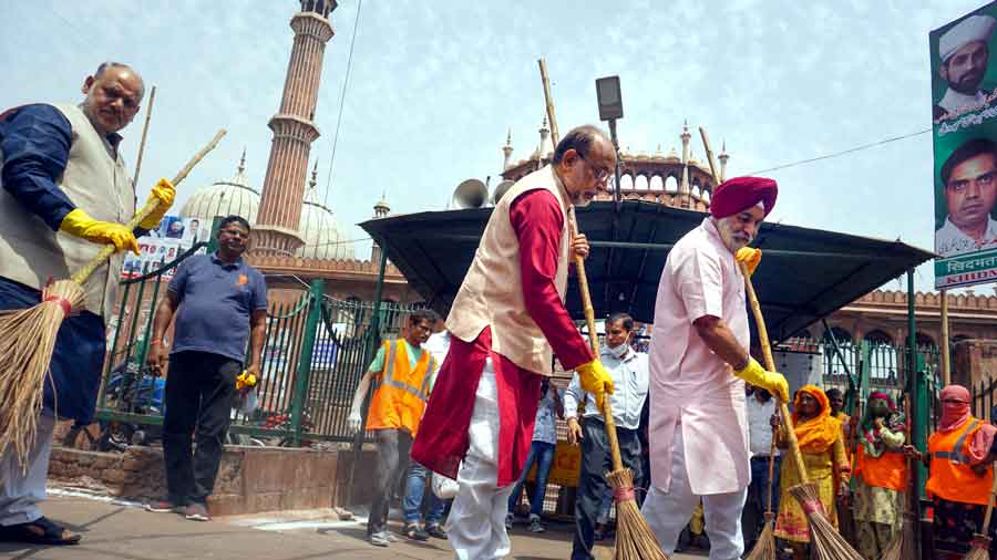 Former union minister Vijay Goel along with North Delhi Mayor Raja Iqbal Singh participates in a cleanliness drive ahead of Eid-ul-Fitr, at Jama Masjid area, in New Delhi
