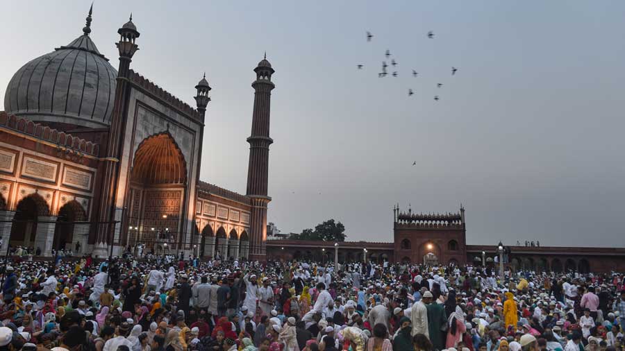  Muslims gathered at the Jama Masjid during Iftar on the last Friday of the holy month of Ramadan