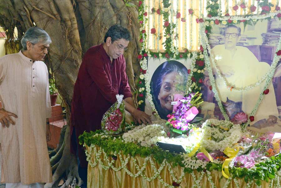 Actor Sabyasachi Chakrabarty (right) pays homage to Satyajit Ray on his birth anniversary on Monday. Ray’s son Sandip Ray is standing beside Chakrabarty