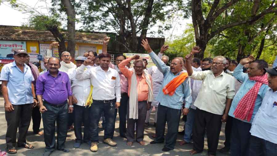 Agitated teachers demonstrating in front of the BCCL Headquarter, Koylanagar in Dhanbad